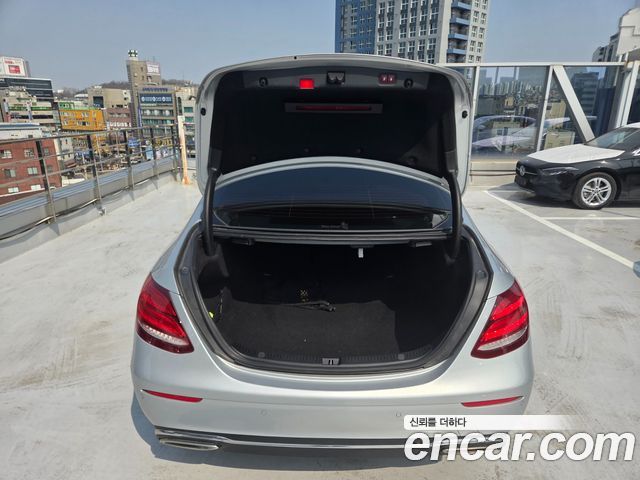 Mercedes-Benz E-Class 2017 — photo 17