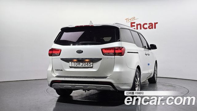 Kia Canival 2016 — photo 4