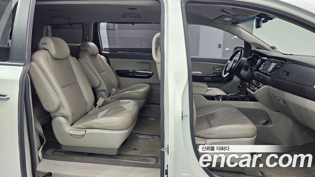 Kia Canival 2016 — photo 11