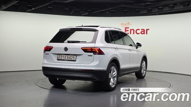 Volkswagen Tiguan 2020 — photo 2