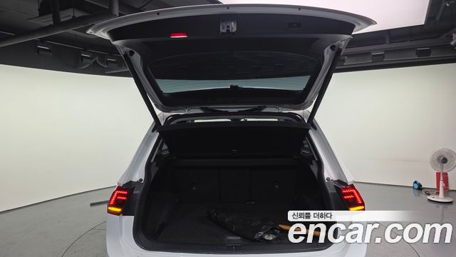 Volkswagen Tiguan 2020 — photo 20