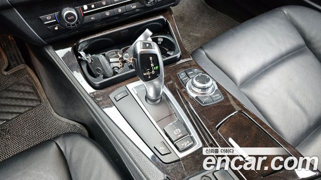 BMW 5-Series 2011 — photo 9