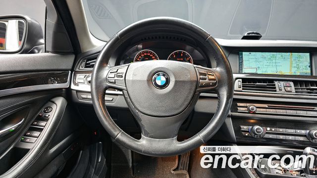 BMW 5-Series 2011 — photo 13
