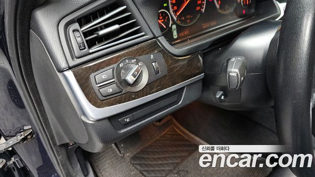 BMW 5-Series 2011 — photo 17