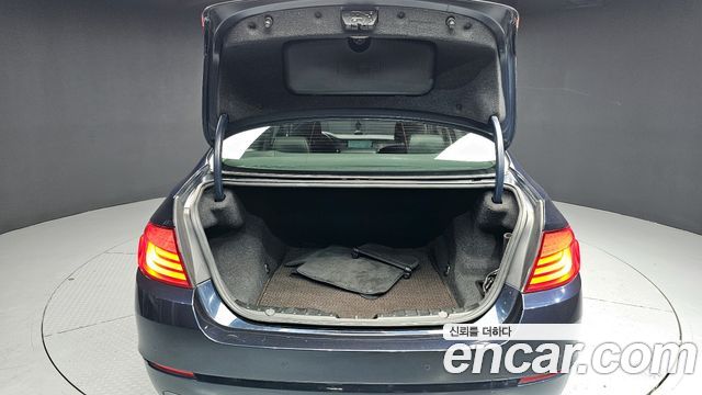 BMW 5-Series 2011 — photo 20