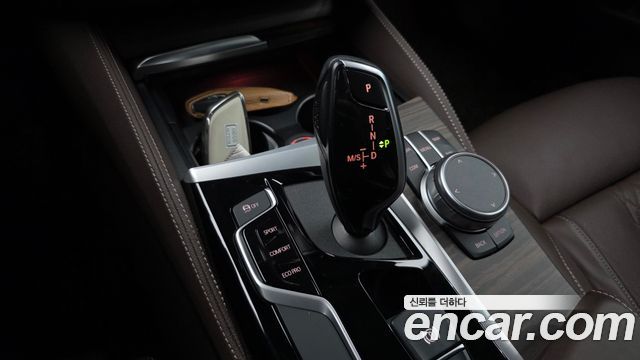 BMW 5-Series 2020 — photo 9