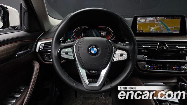 BMW 5-Series 2020 — photo 13