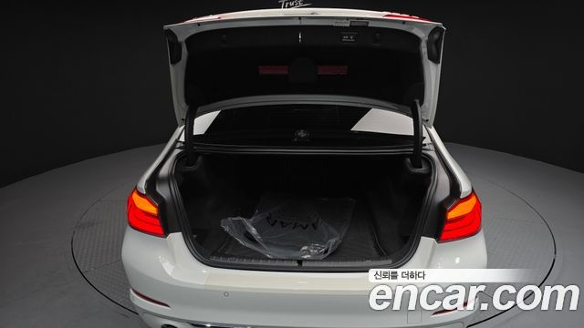 BMW 5-Series 2020 — photo 20