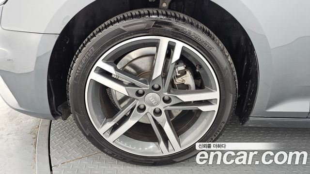 Audi A4 2019 — photo 5