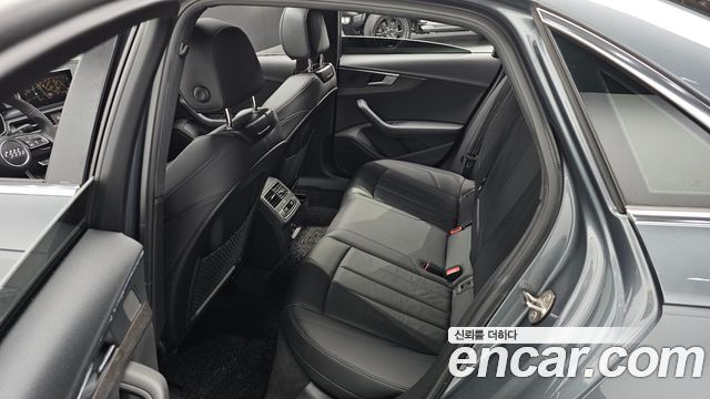 Audi A4 2019 — photo 12