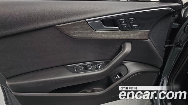 Audi A4 2019 — photo 17