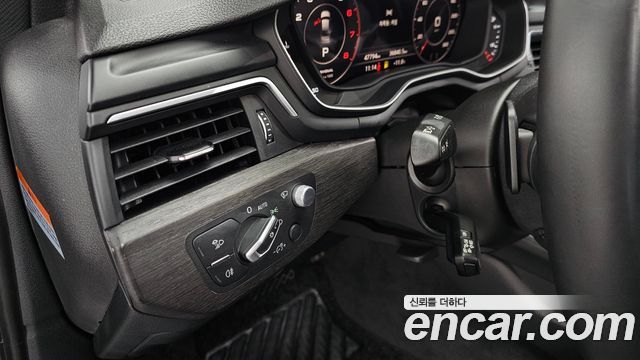 Audi A4 2019 — photo 18