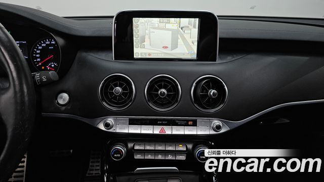 Kia Stinger 2018 — photo 14