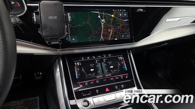 Audi Q8 2022 — photo 15
