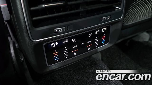 Audi Q8 2022 — photo 19