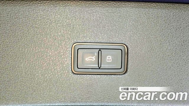 Audi Q8 2022 — photo 20