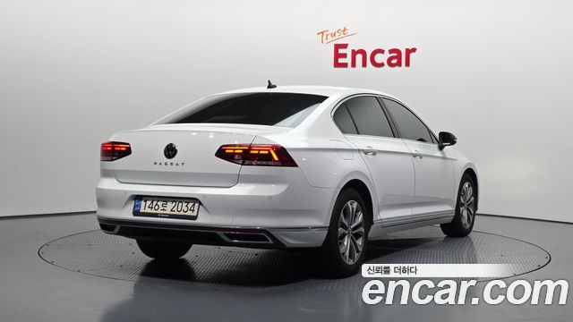 Volkswagen Passat 2022 — photo 2