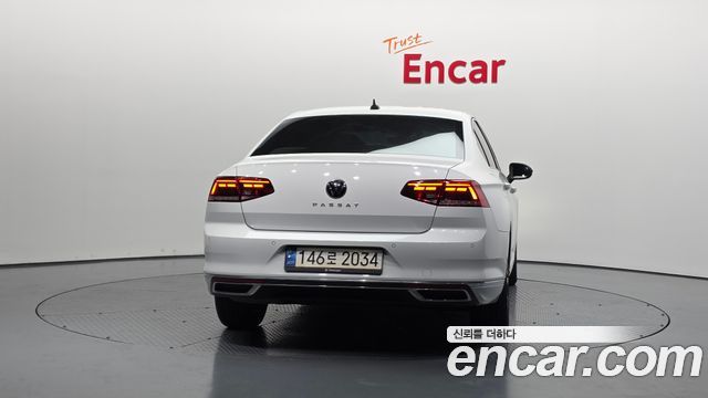 Volkswagen Passat 2022 — photo 4