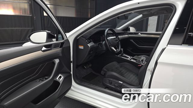 Volkswagen Passat 2022 — photo 10