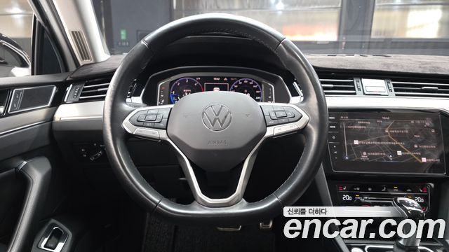 Volkswagen Passat 2022 — photo 13