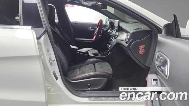 Mercedes-Benz CLA-Class 2018 — photo 11