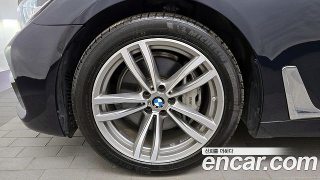 BMW 7-Series 2017 — photo 5