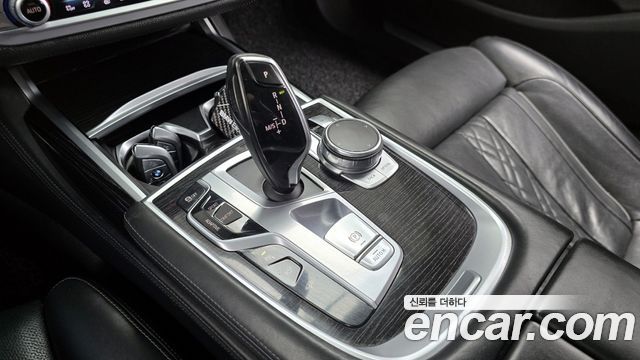 BMW 7-Series 2017 — photo 9