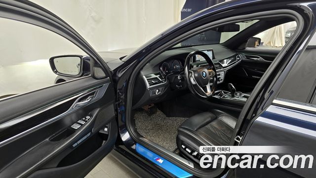 BMW 7-Series 2017 — photo 10