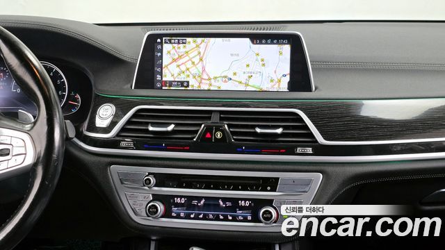 BMW 7-Series 2017 — photo 14