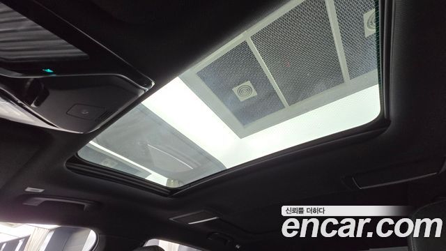 BMW 7-Series 2017 — photo 18