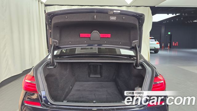 BMW 7-Series 2017 — photo 20