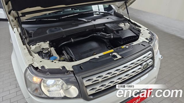 Land Rover Freelander 2011 — photo 6