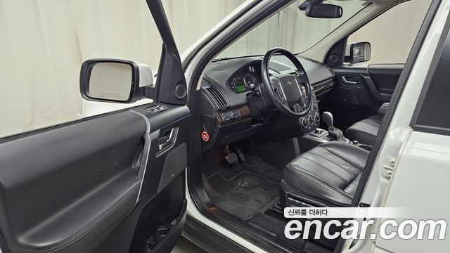 Land Rover Freelander 2011 — photo 10