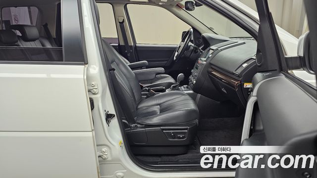 Land Rover Freelander 2011 — photo 11