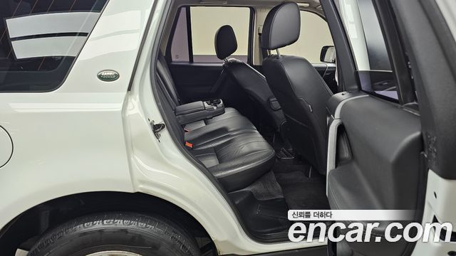 Land Rover Freelander 2011 — photo 12