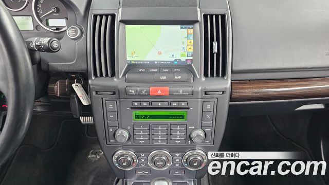 Land Rover Freelander 2011 — photo 16