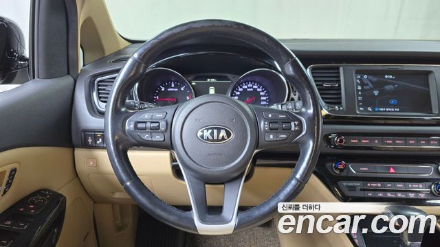 Kia Canival 2019 — photo 13