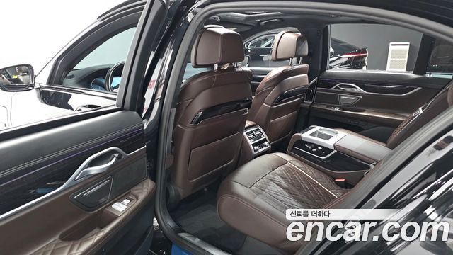 BMW 7-Series 2022 — photo 12
