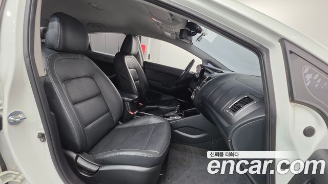 Kia K3 2017 — photo 10