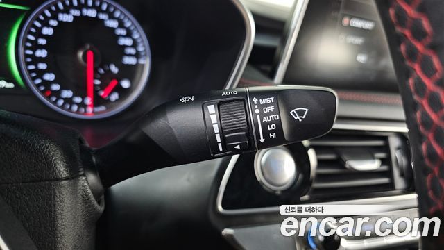 Genesis G70 2020 — photo 15