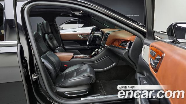 Lincoln Continental 2017 — photo 10