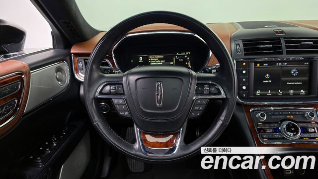 Lincoln Continental 2017 — photo 13