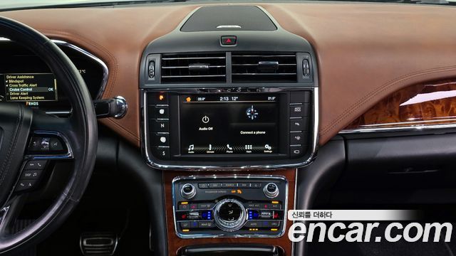 Lincoln Continental 2017 — photo 15