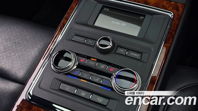Lincoln Continental 2017 — photo 20