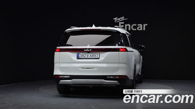 Kia Canival 2023 — photo 4