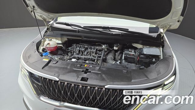 Kia Canival 2023 — photo 6
