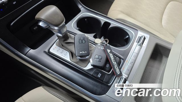 Kia Canival 2023 — photo 9