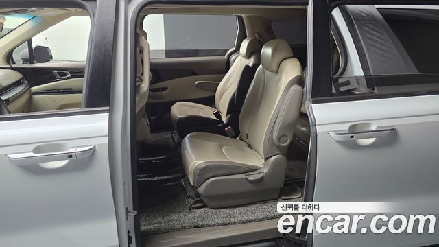 Kia Canival 2023 — photo 11
