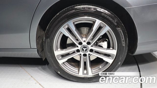 Mercedes-Benz E-Class 2022 — photo 5