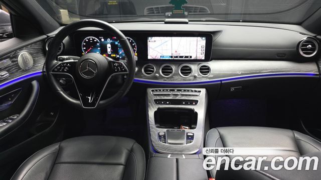 Mercedes-Benz E-Class 2022 — photo 7